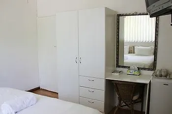 *** ベッド・アンド・ブレックファスト Winelands Lodge ダーバンヴィル 南アフリカ